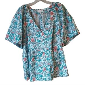 Crown & Ivy Floral V-Neck Top Size Large